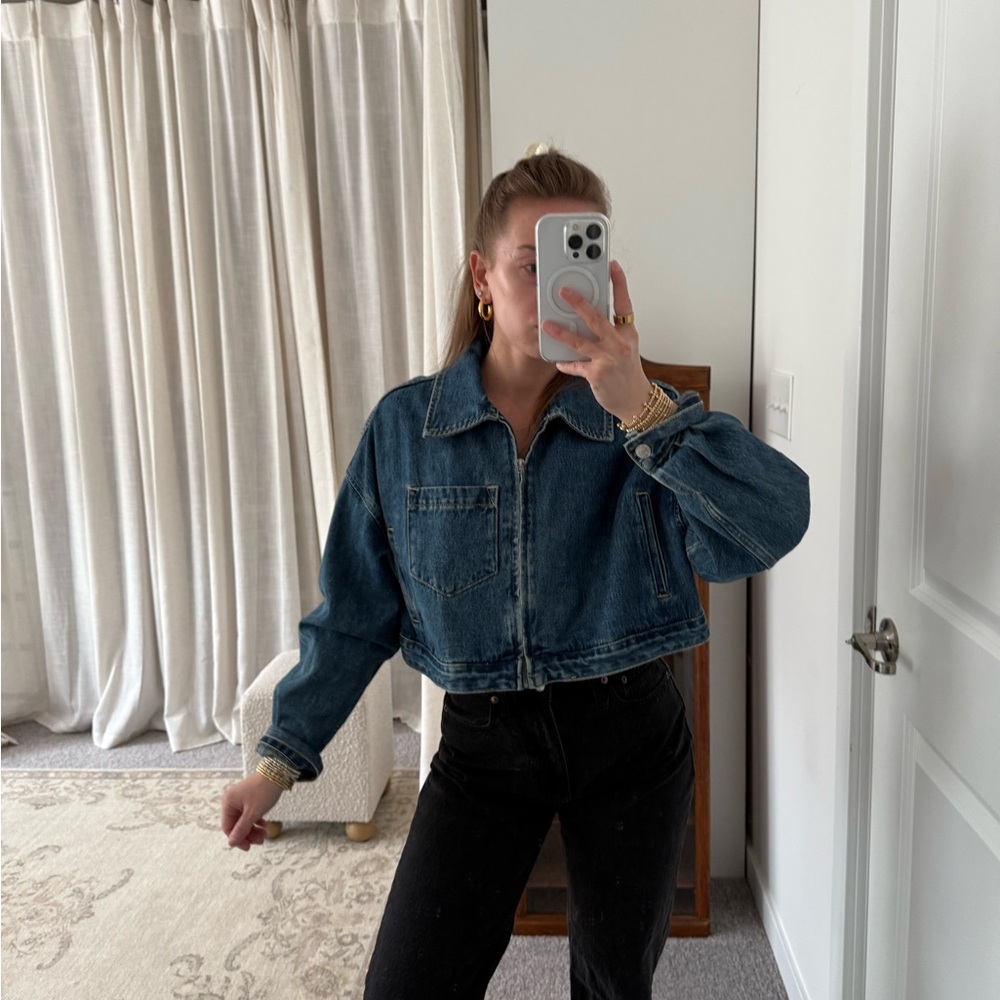 Meshki Stylish Blue Cropped Denim Jacket